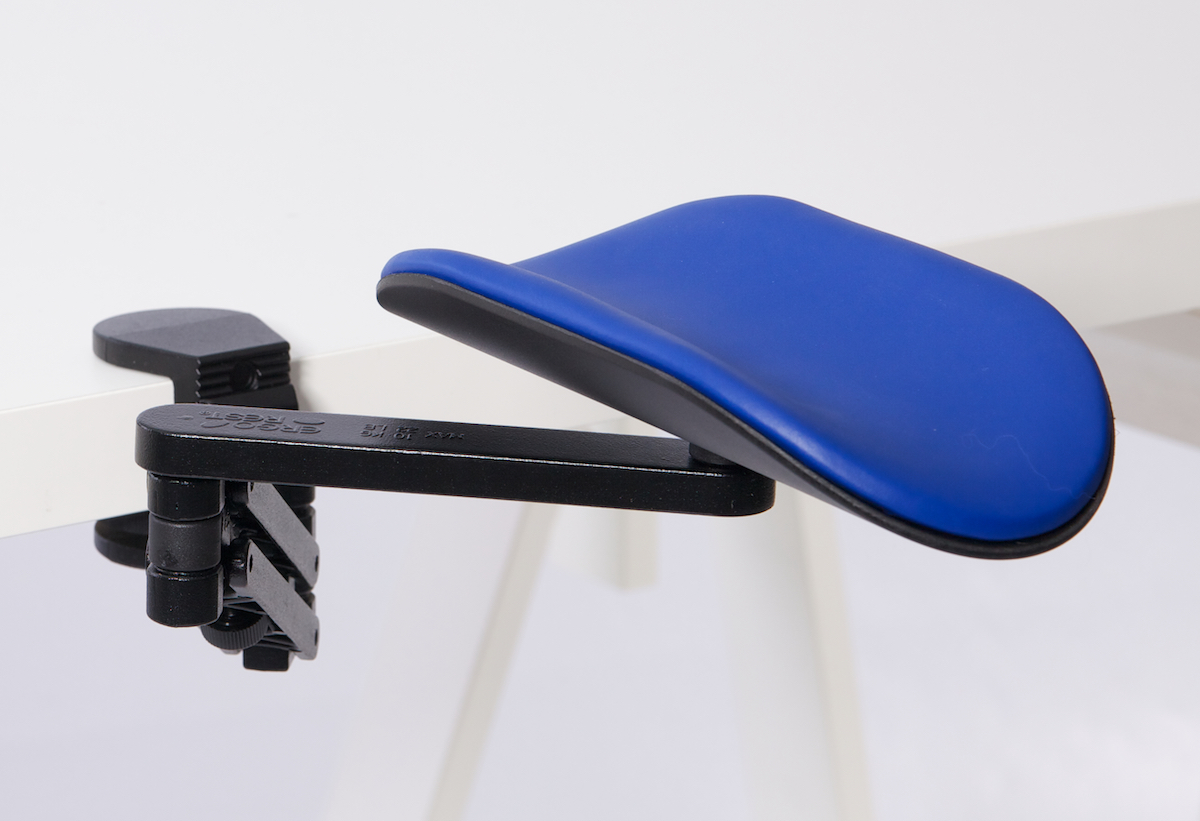 Ergorest ohne Mousepad schwarz 332-schwarz, 0-für Tischplatte 15 bis 43 mm, 36-Arm lang 125 mm, Pad lang 200 mm blau Ergorest ohne Mousepad schwarz 332-schwarz, 0-für Tischplatte 15 bis 43 mm, 36-Arm lang 125 mm, Pad lang 200 mm blau