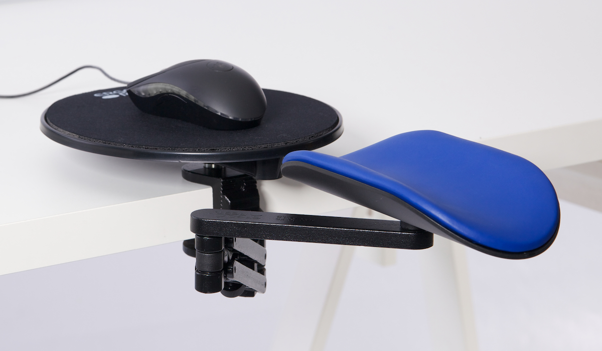Ergorest mit Mousepad schwarz 352-schwarz, 1-für Tischplatte 34 bis 64 mm, 31-Arm standard 89 mm, Pad lang 200 mm blau Ergorest mit Mousepad schwarz 352-schwarz, 1-für Tischplatte 34 bis 64 mm, 31-Arm standard 89 mm, Pad lang 200 mm blau
