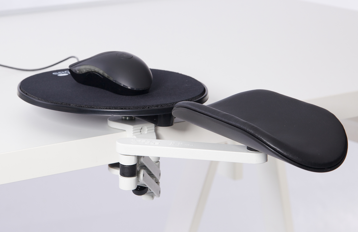 Ergorest mit Mousepad weiß 350-weiß, 0-für Tischplatte 15 bis 43 mm, 21-Arm standard 89 mm, Pad lang 200 mm schwarz Ergorest mit Mousepad weiß 350-weiß, 0-für Tischplatte 15 bis 43 mm, 21-Arm standard 89 mm, Pad lang 200 mm schwarz