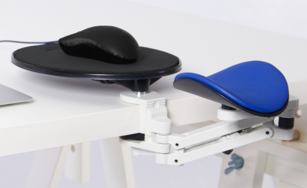 Ergorest mit Mousepad weiß 350-weiß, 0-für Tischplatte 15 bis 43 mm, 33-Arm lang 125 mm, Pad kurz 130 mm blau Ergorest mit Mousepad weiß 350-weiß, 0-für Tischplatte 15 bis 43 mm, 33-Arm lang 125 mm, Pad kurz 130 mm blau