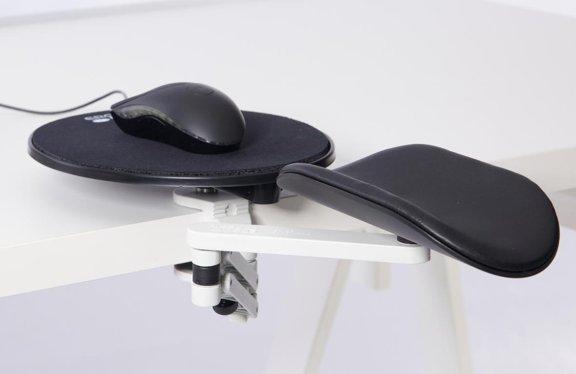 Image Ergorest mit Mousepad weiß 350-weiß, 0-für Tischplatte 15 bis 43 mm, 21-Arm standard 89 mm, Pad lang 200 mm schwarz