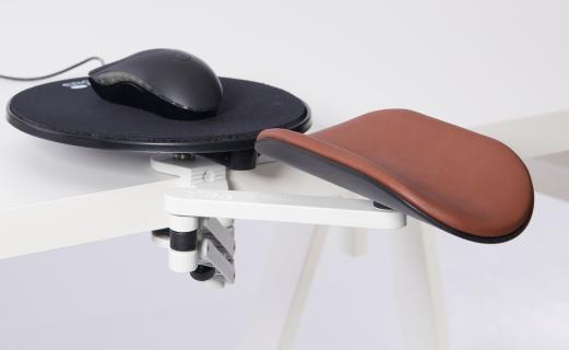 Ergorest mit Mousepad weiß 350-weiß, 0-für Tischplatte 15 bis 43 mm, 61-Arm standard 89 mm, Pad lang 200 mm braun